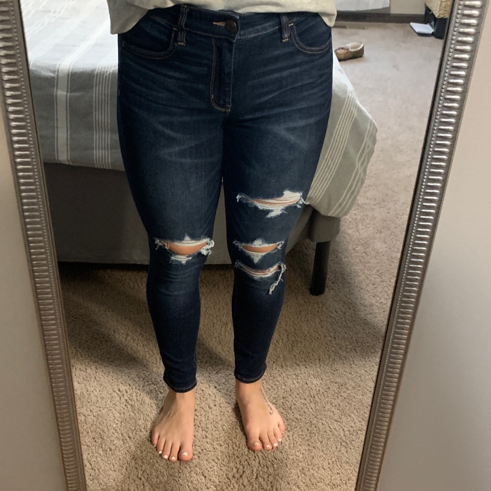 AMERICAN EAGLE ripped jeggings